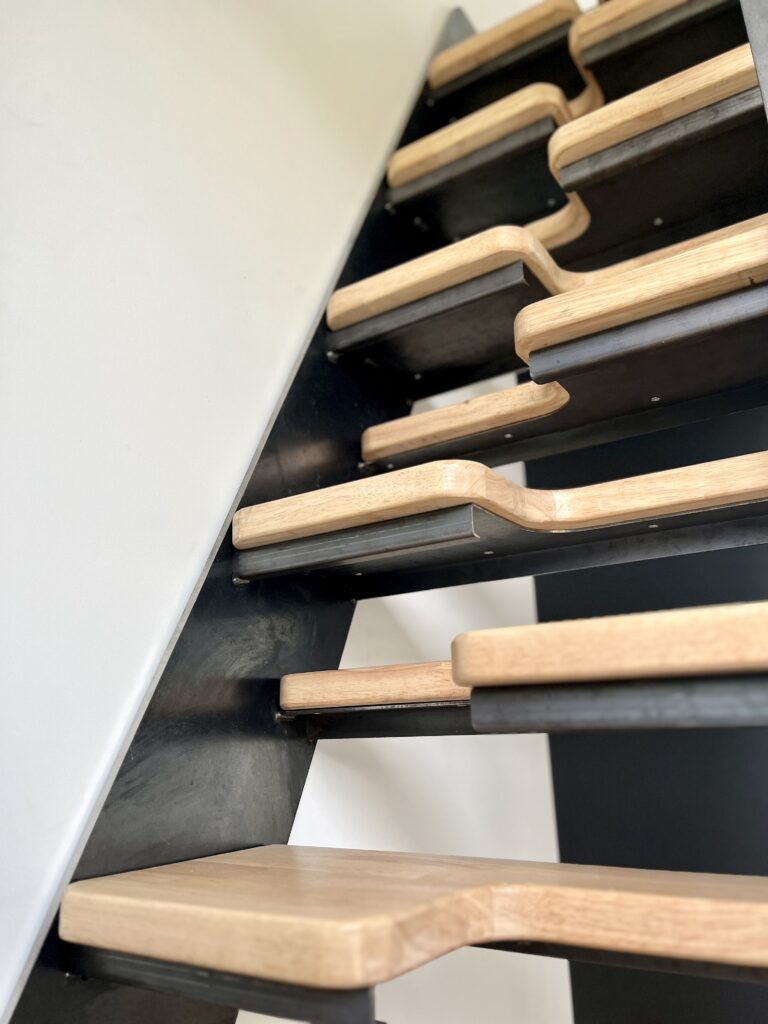 Escalier pas japonais sur mesure - artisanal - aveyron - fer et bois